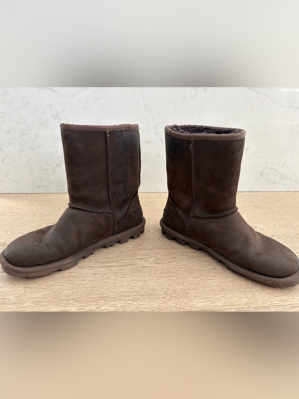 UGG Women's Women’s Essential Short Boot in Waterproof Dark Brown sz 8 - Picture 2 of 7